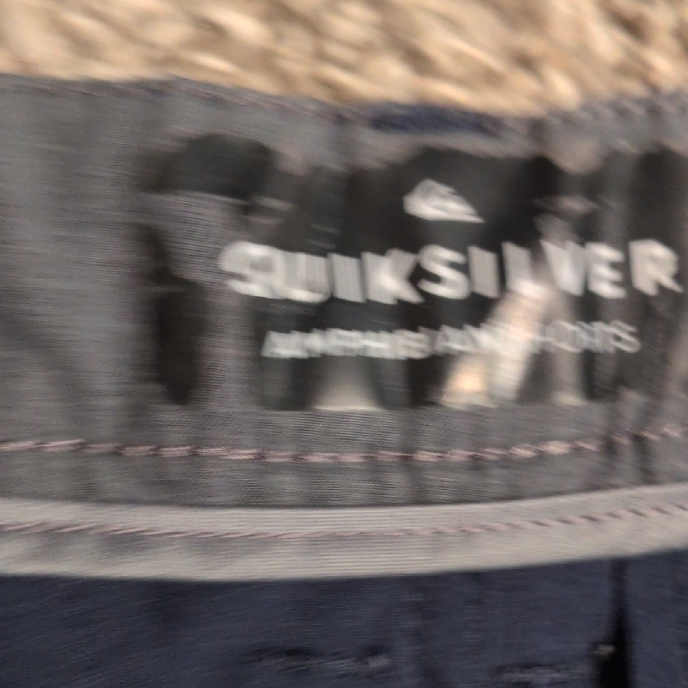 Quiksilver Men's Dark Navy Flat Front Shorts 30 - Picture 2 of 8